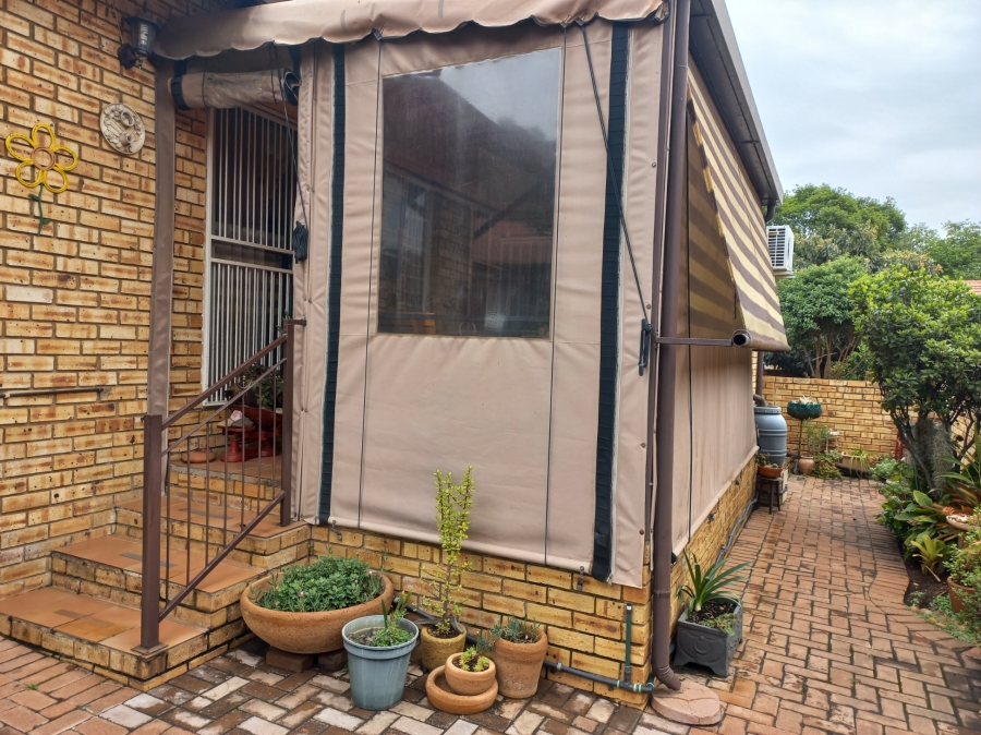 3 Bedroom Property for Sale in Safari Gardens North West